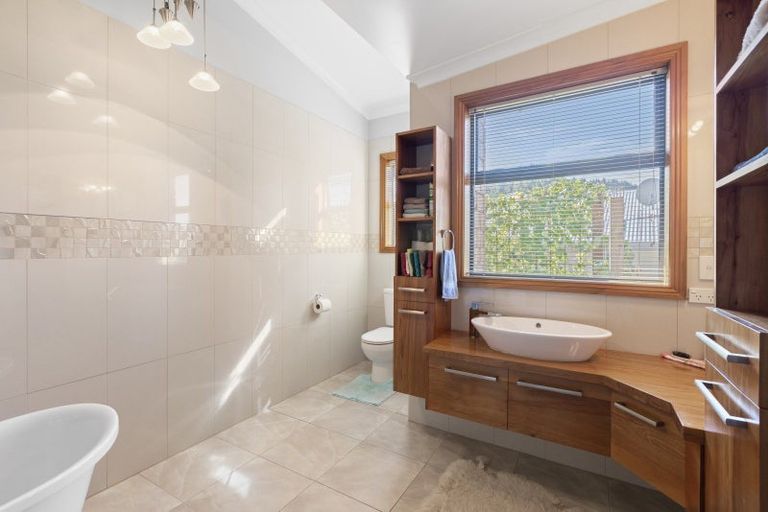 Photo of property in 26 Gravesend Place, Picton, 7220