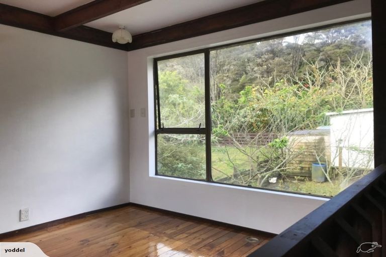 Photo of property in 89 Grassmere Road, Henderson Valley, Auckland, 0612