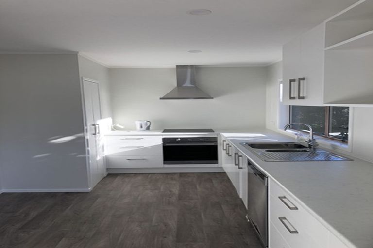 Photo of property in 8 Heaton Grove, Chatswood, Auckland, 0626