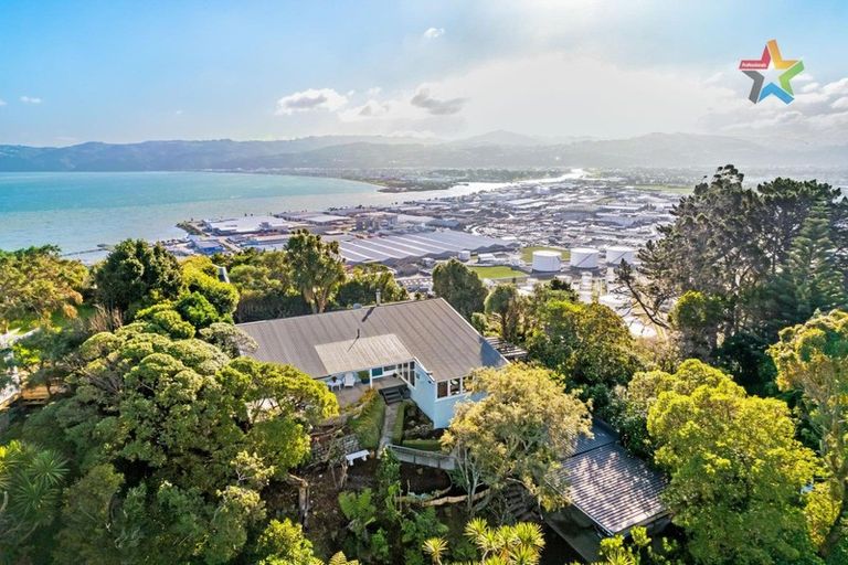 Photo of property in 51 Howard Road, Point Howard, Lower Hutt, 5013