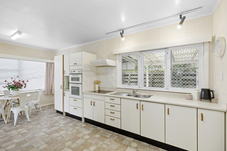 Photo of property in 214 Waddington Drive, Naenae, Lower Hutt, 5011