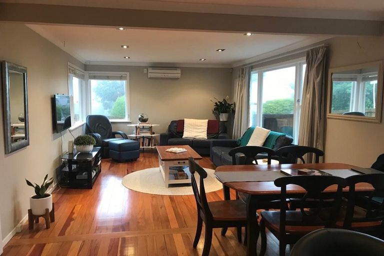 Photo of property in 39 Stewart Drive, Newlands, Wellington, 6037