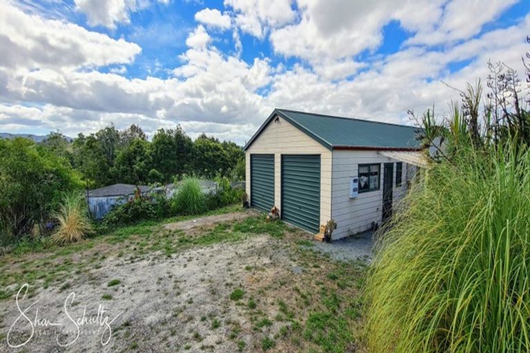 Photo of property in 105 Gorge Road, Maungaturoto, 0520