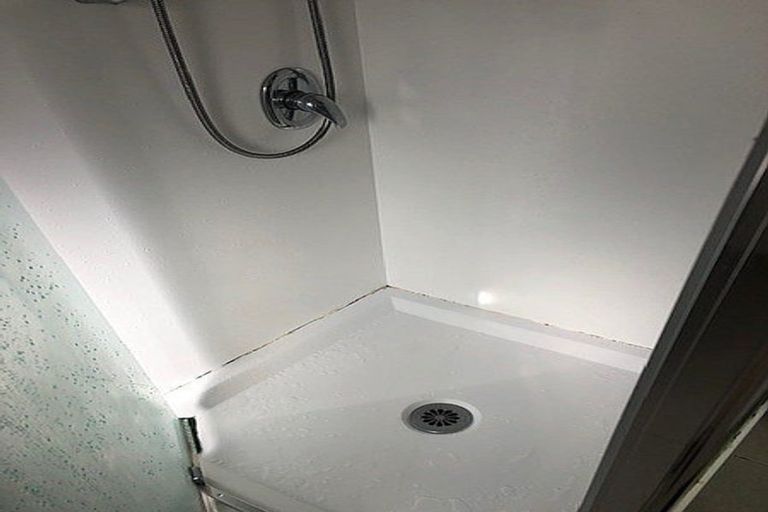 Photo of property in 2/2 Halberg Street, Glenfield, Auckland, 0629