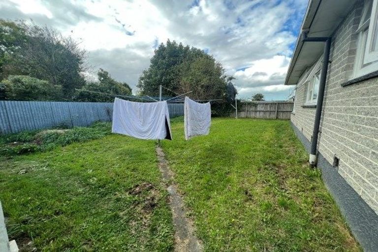 Photo of property in 120 Northcote Road, Northcote, Christchurch, 8052