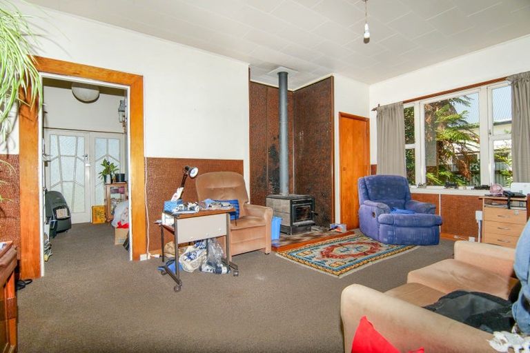 Photo of property in 128 Queen Street, Westport, 7825