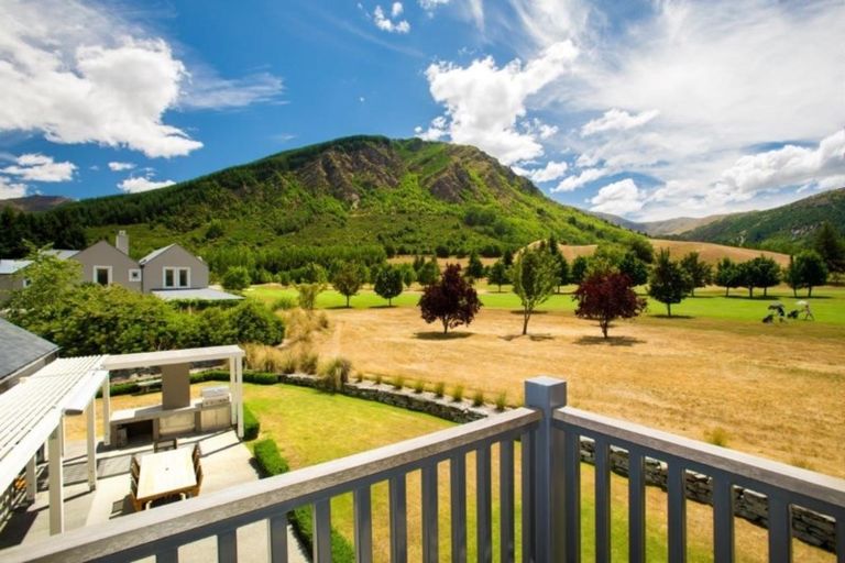 Photo of property in 3 Streamside Lane, Arrowtown, 9371