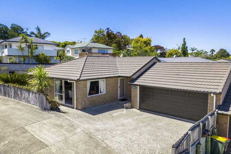 Photo of property in 1/22 Ellenbury Place, Stanmore Bay, Whangaparaoa, 0932