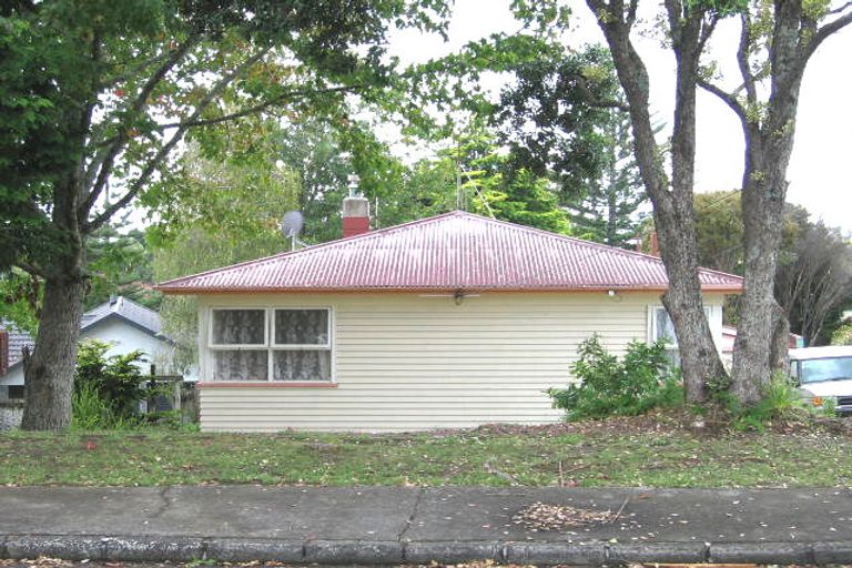 Photo of property in 1a Christina Avenue, Te Atatu South, Auckland, 0602