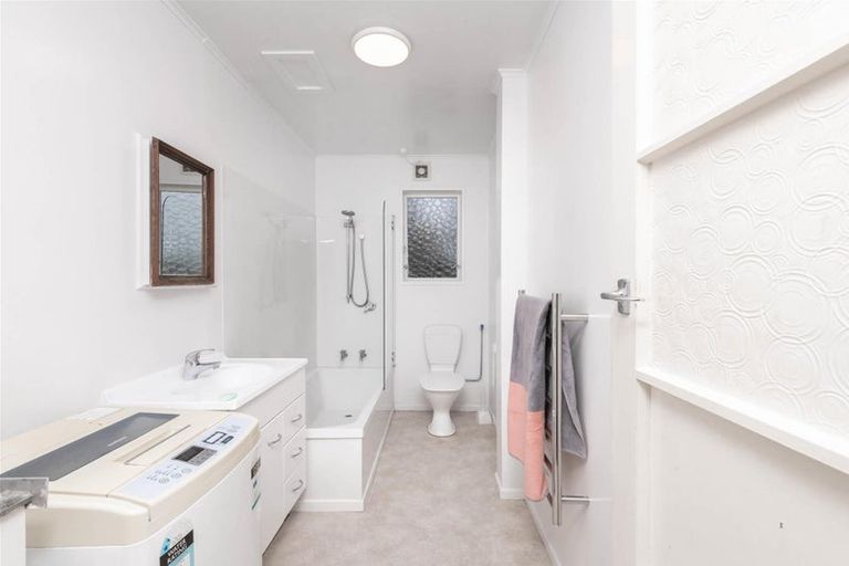 Photo of property in 86 Black Rock Road, Newlands, Wellington, 6037