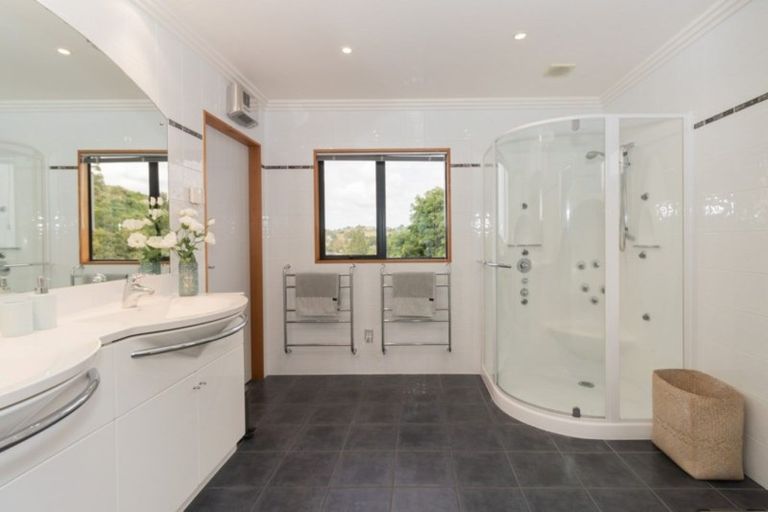 Photo of property in 300 Waitaha Road, Welcome Bay, Tauranga, 3112