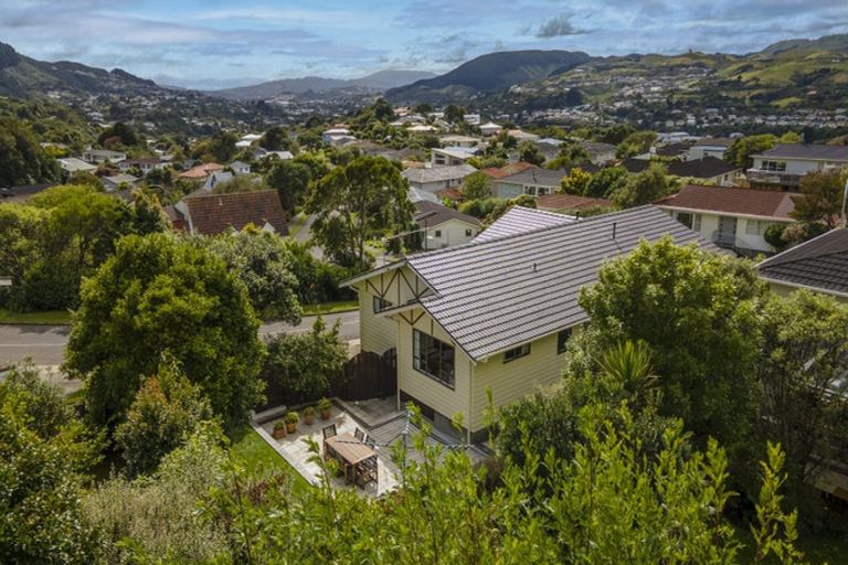 Photo of property in 1 Brasenose Place, Tawa, Wellington, 5028