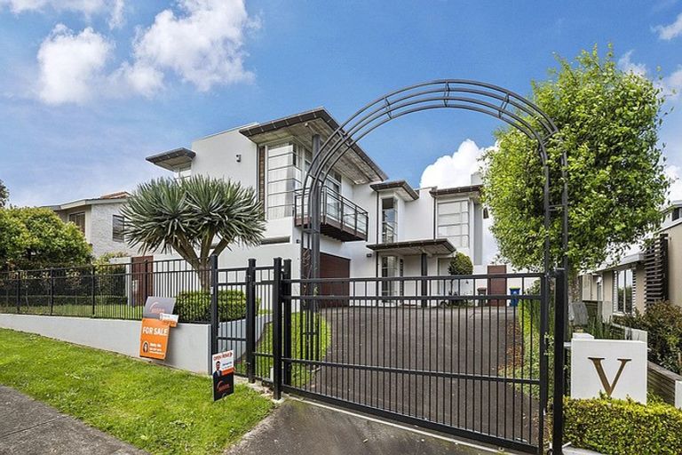 Photo of property in 5 Peregrine Place, Birkenhead, Auckland, 0626