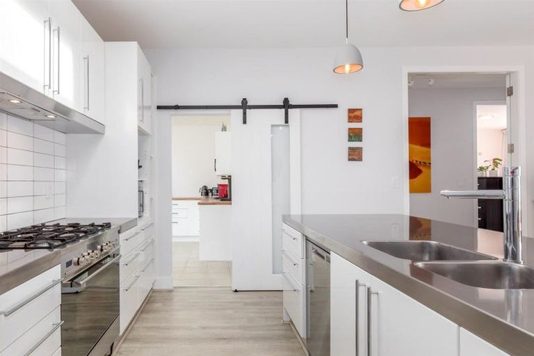 Photo of property in 22 Kowhai Street, Eastbourne, Lower Hutt, 5013