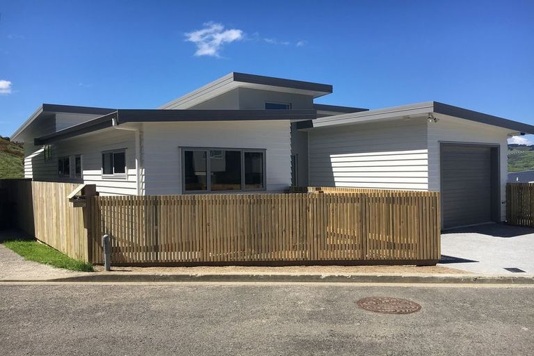 Photo of property in 36b Erlestoke Crescent, Churton Park, Wellington, 6037