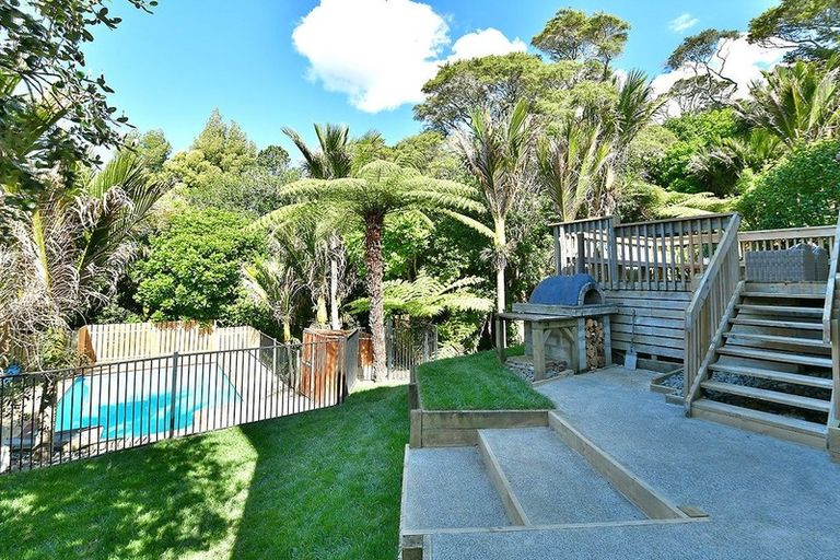 Photo of property in 13 Woodcote Drive, Glenfield, Auckland, 0629