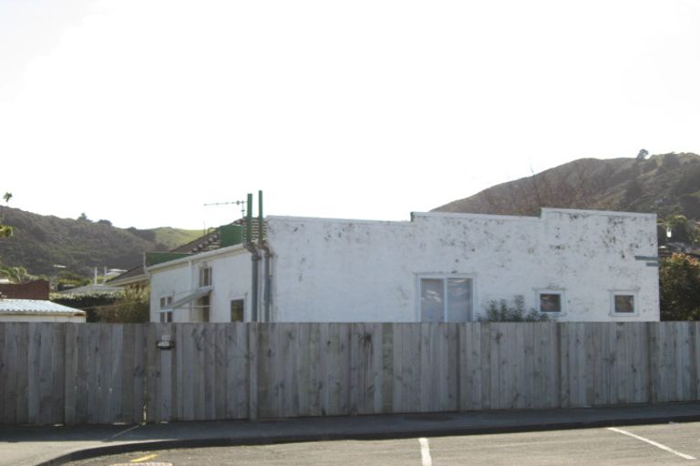 Photo of property in 10 Samuel Parnell Road, Karori, Wellington, 6012