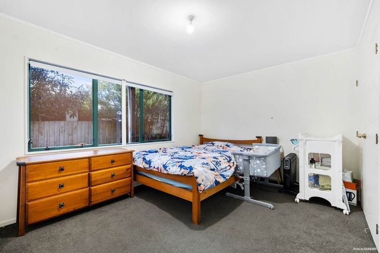 Photo of property in 2/470 East Coast Road, Windsor Park, Auckland, 0630