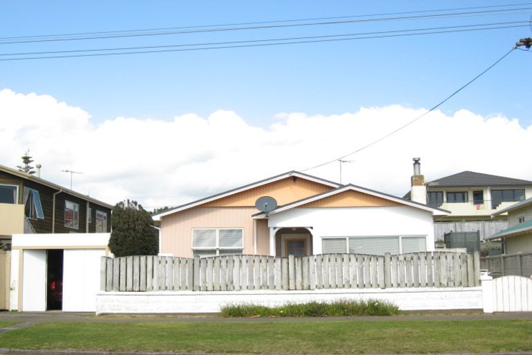 Photo of property in 14 Hamblyn Street, Strandon, New Plymouth, 4312