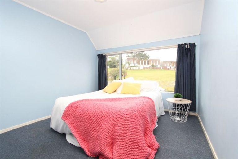 Photo of property in 18 Hollydale Grove, Churton Park, Wellington, 6037