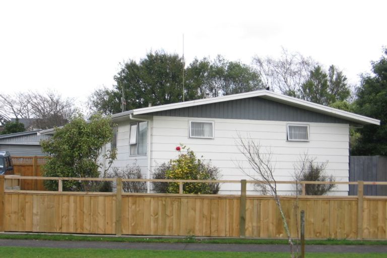 Photo of property in 10 Escort Grove, Awapuni, Palmerston North, 4412