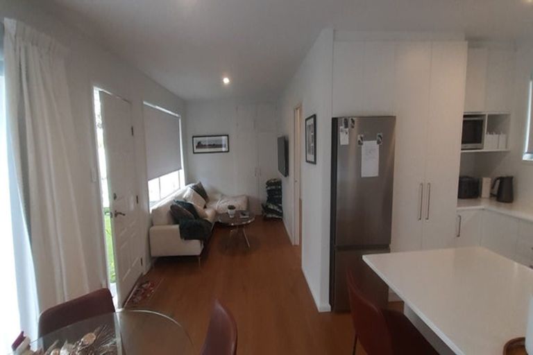 Photo of property in 2/37b Main Road, Redcliffs, Christchurch, 8081