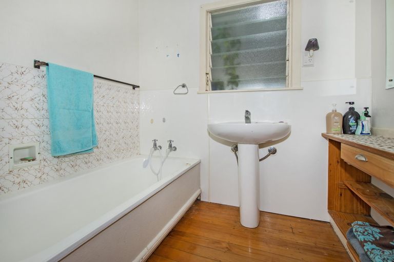 Photo of property in 92 Onerahi Road, Onerahi, Whangarei, 0110