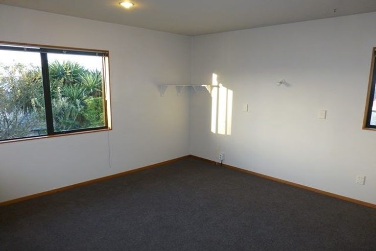 Photo of property in 3/194 Whangaparaoa Road, Red Beach, 0932
