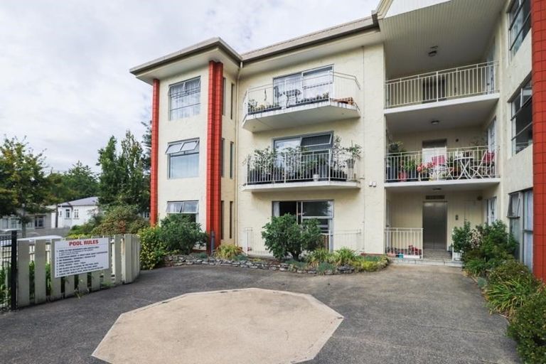 Photo of property in 1/10 Hunter Street, Hamilton Lake, Hamilton, 3204