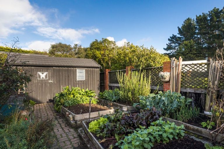 Photo of property in 38 Titirangi Drive, Fitzherbert, Palmerston North, 4471