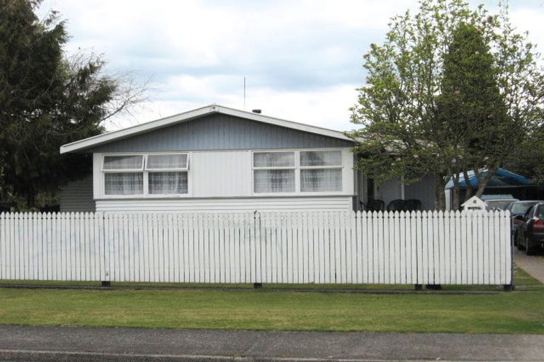 Photo of property in 4 Gear Street, Utuhina, Rotorua, 3015