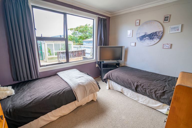 Photo of property in 100 Scott Street, Strathern, Invercargill, 9812