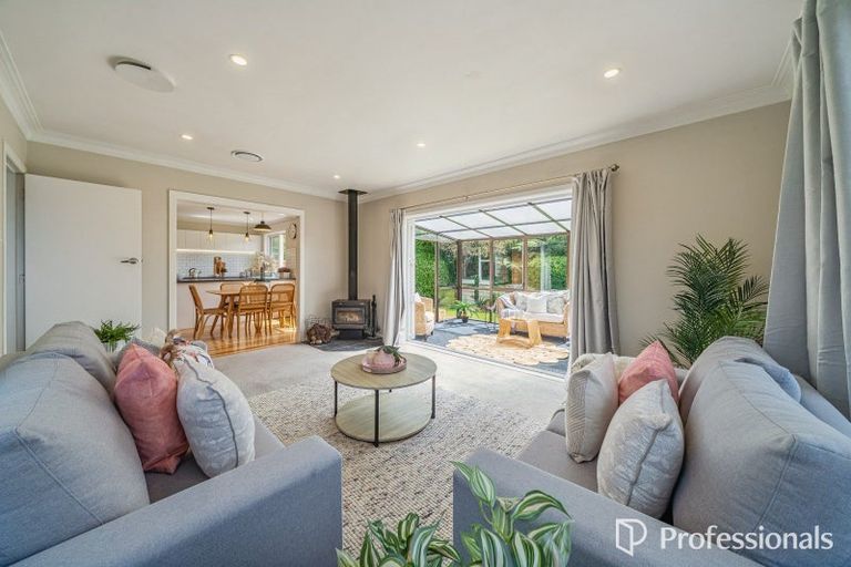 Photo of property in 18 Barberry Grove, Maungaraki, Lower Hutt, 5010