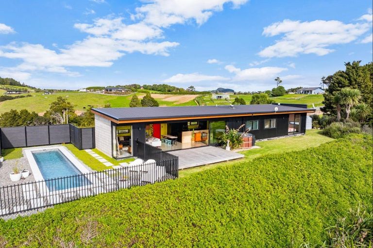 Photo of property in 19 Carters Road West, Mangawhai, 0975
