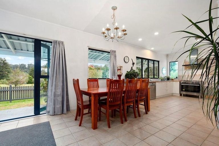 Photo of property in 741a Swanson Road, Swanson, Auckland, 0612