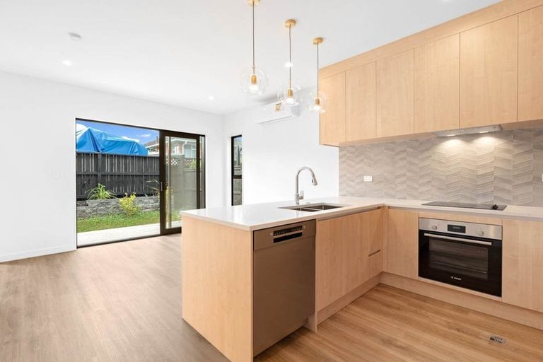 Photo of property in 5e Poto Street, Te Atatu South, Auckland, 0610