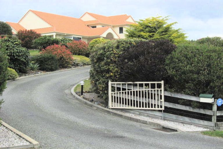 Photo of property in 74 Greendale Drive, Otaihanga, Paraparaumu, 5036