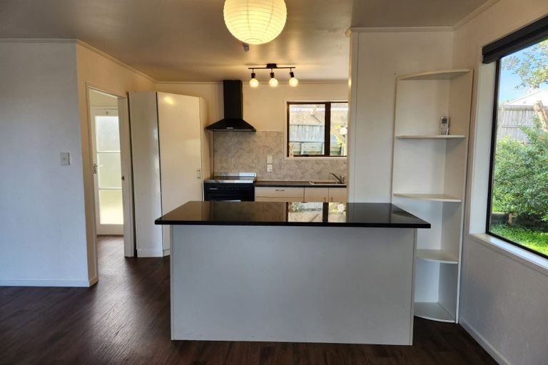 Photo of property in 87 Solar Road, Glen Eden, Auckland, 0602