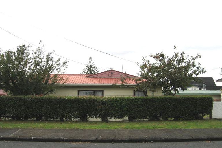 Photo of property in 1a Christina Avenue, Te Atatu South, Auckland, 0602