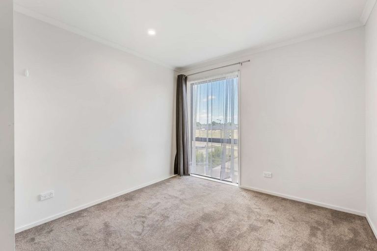 Photo of property in 2 Fermi Lane, Papakura, 2110