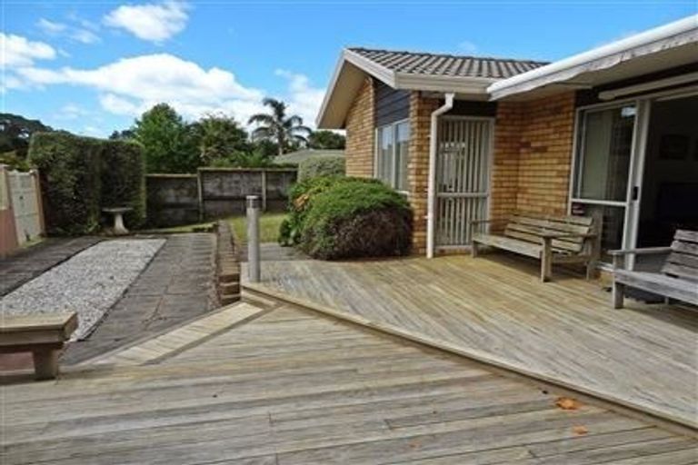 Photo of property in 22 Vanderbilt Parade, Albany, Auckland, 0632