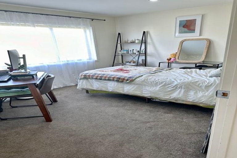 Photo of property in 85a Sunnynook Road, Forrest Hill, Auckland, 0620