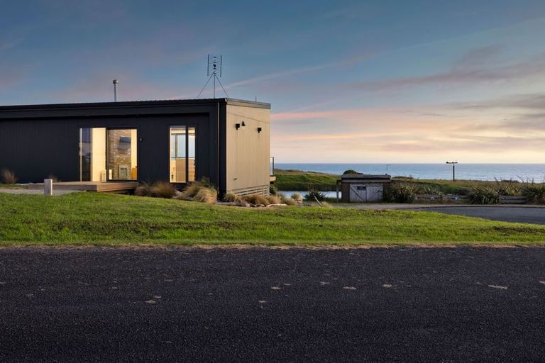 Photo of property in 21 Rosemount Road, Waverley, 4591