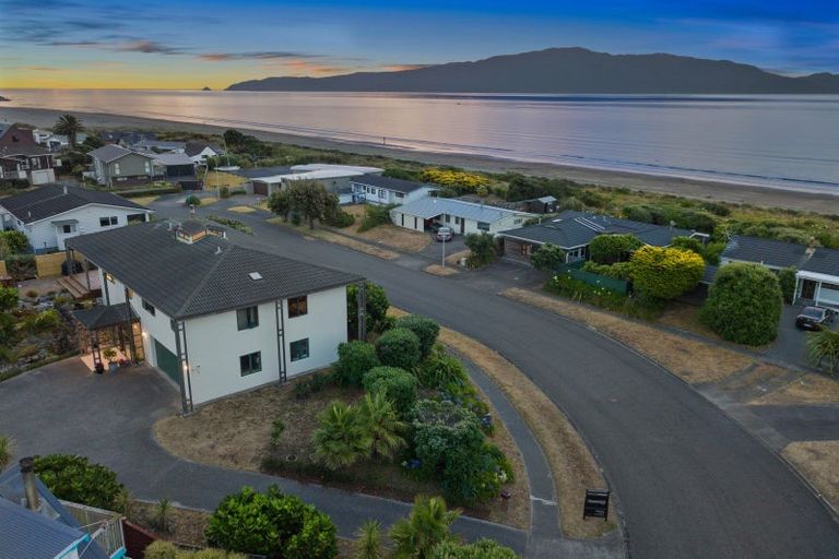 Photo of property in 10-12 Oratia Street, Waikanae Beach, Waikanae, 5036