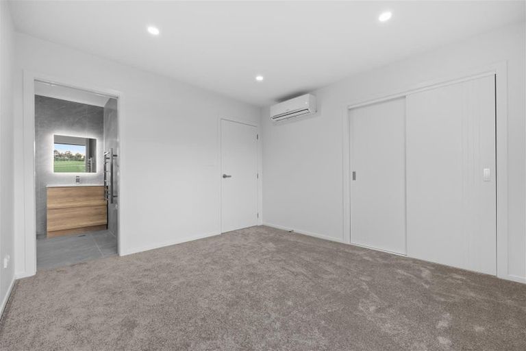 Photo of property in 12 Kautawa Lane, Massey, Auckland, 0614