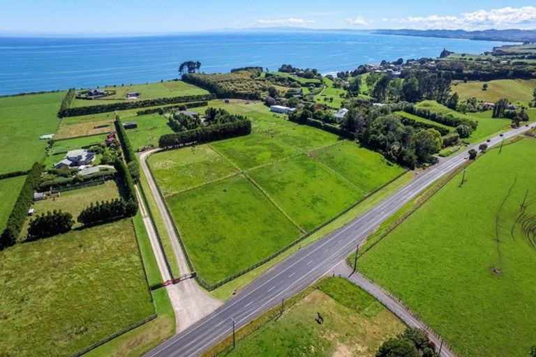 Photo of property in 939 Main North Road, Onaero, Waitara, 4383