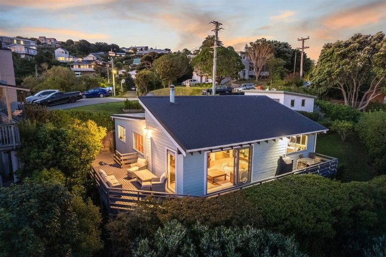 Photo of property in 22 Gordon Road, Plimmerton, Porirua, 5026