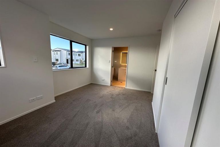 Photo of property in 40b Crestview Rise, Papakura, 2110