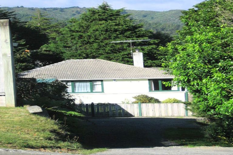 Photo of property in 18 Kennedy Grove, Stokes Valley, Lower Hutt, 5019