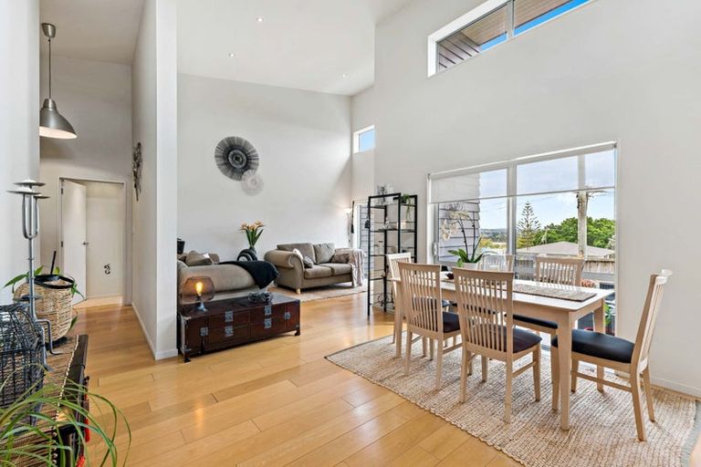 Photo of property in 34 Sunnyhaven Avenue, Beach Haven, Auckland, 0626